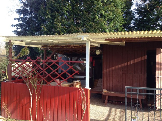 gartenhuette-halbgestrichen