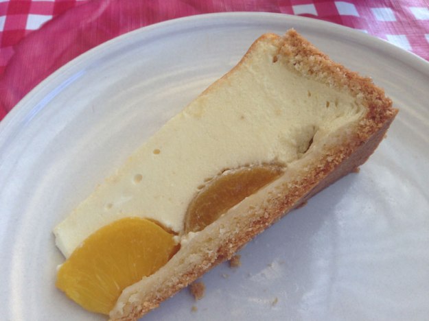 kaesekuchen-mit-pfirsich-und-aprikose
