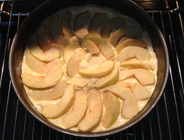 apfelkuchen-im-ofen