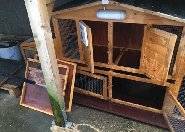 gekaercherter-hasenstall